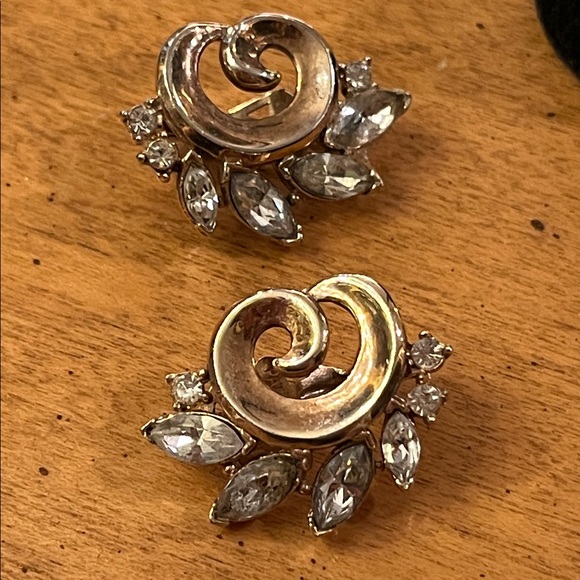 Vintage crown Trifari faceted Crystal rhinestones clip on earrings - Picture 8 of 13